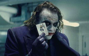 Cuối cùng thì bí ẩn về màn "ảo thuật bút chì" của Joker trong The Dark Knight cũng đã được giải đáp