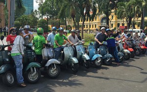 Nghề mới dịp Tết: Lái xe Vespa chở khách dạo phố