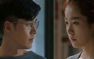Đi làm từ thiện dịp Giáng sinh, người chồng đau đớn phát hiện ra bí mật giấu kín của vợ hiền