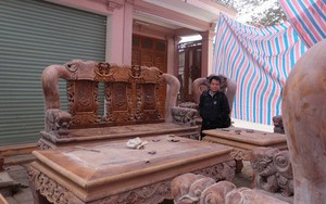 Choáng ngợp bộ bàn ghế cho "người khổng lồ" của đại gia phố núi Nghệ An: Làm bằng gỗ được tuyển lựa, cao hơn đầu người