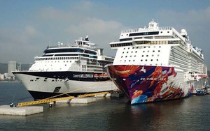 Ảnh: Cận cảnh hai du thuyền 5 sao chở gần 8.000 du khách quốc tế đến Hạ Long