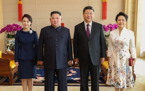 TQ công khai hình ảnh ông Kim Jong-un thăm Bắc Kinh, 2 phu nhân xuất hiện lộng lẫy