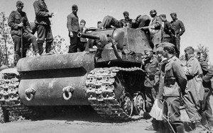 1 xe tăng đấu 5.000 quân: Phát xít Đức "ngả mũ" thán phục người lính Liên Xô