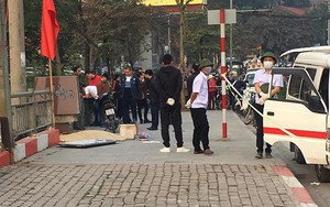 Hà Nội: Người dân tá hỏa phát hiện thi thể người đàn ông trên đường