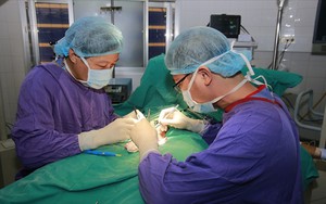 Mắc chứng xoắn tinh hoàn: Chẩn đoán nhầm, chậm trễ hỏng cả một đời