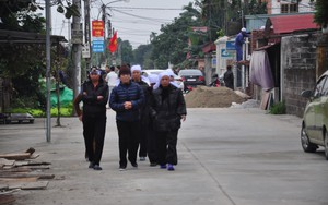 Khăn trắng phủ kín thôn Lương Xá Nam sau vụ tai nạn giao thông làm 8 cán bộ tử vong