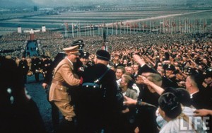 Ảnh hiếm chưa từng công bố về trùm phát xít Đức Adolf Hitler