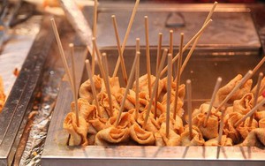 Chả cá là món nước nào cũng có, ăn vị cũng tương tự nhưng hình dáng thì lại "mỗi người mỗi vẻ" như thế này đây