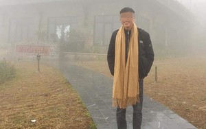Cười tươi chụp ảnh, thanh niên không ngờ tai nạn xảy ra sau ít phút chỉ vì chiếc khăn quàng cổ