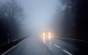 Làm thế nào để lái xe an toàn trong thời tiết sương mù?