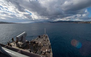 Mỹ "liều mình" điều tàu chiến tới biển Đen, bất chấp đe dọa của Nga