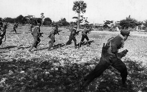 Khơ me Đỏ được trang bị vũ khí thế nào mà dám tấn công Việt Nam?