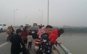 Hải Dương: Nam thanh niên bỏ lại xe máy trên cầu rồi nhảy xuống sông tự tử