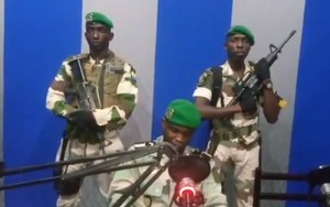 Lợi dụng Tổng thống đi Morocco chữa bệnh, binh lính Gabon âm mưu đảo chính