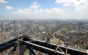 Bị giam ở TQ, công dân Mỹ: Dậy khi bị gọi, ngủ khi bị yêu cầu, đi vòng tròn đếm bước trong phòng giam
