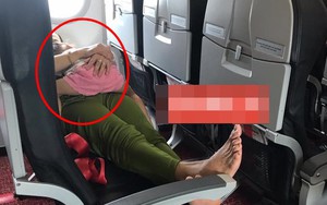Chỉ trích người phụ nữ ôm con nằm trên ghế máy bay, thanh niên gặp phản ứng trái chiều