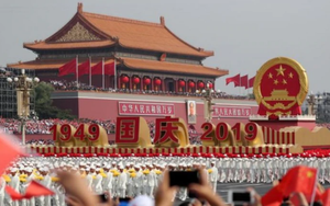 Nhìn Trung Quốc tưng bừng kỉ niệm 70 năm, nước láng giềng lớn phải dè chừng