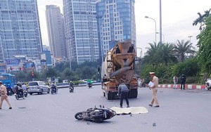 Hai phụ nữ bị xe bồn chở bê tông đâm tử vong giữa phố ở Hà Nội