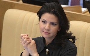 Nữ nghị sĩ Nga bị FBI giữ lại thẩm vấn giữa đêm ở sân bay New York, Moskva "nổi trận lôi đình"