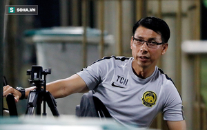 Thầy Park nổi cáu, dừng tập vì Malaysia đến sân sớm; HLV Tan Cheng Hoe tranh thủ ngó ĐTVN