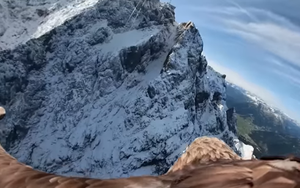 Hình ảnh độc đáo về sự tan chảy của sông băng trên dãy Alps do 'đại bàng quay'