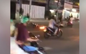 Giành nơi diễn xiếc dạo, 2 nhóm giang hồ tuổi teen cầm dao, kiếm hỗn chiến ở Sài Gòn