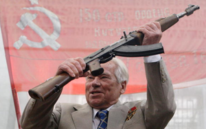 Vũ khí của mọi thời đại và mọi dân tộc: Cách Kalashnikov phát minh ra AK-47