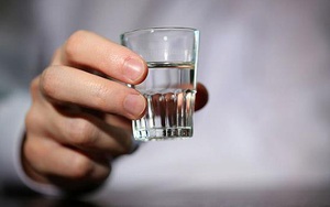 4 dấu hiệu cơ thể "kêu cứu" bạn nên ngừng uống rượu ngay để không "phá hỏng" nội tạng