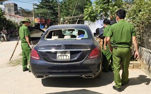 Xe Mercedes bị đập phá, bỏ lại ven đường: Do vợ chồng cãi nhau