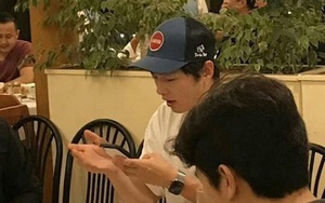 Sau thời gian bị chê bai xuống sắc hậu ly hôn Song Hye Kyo, Song Joong Ki lấy lại phong độ và còn được khen ngợi