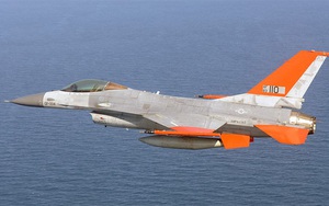 Mỹ hô biến "chim săn mồi" F-16 thành UAV như thế nào?
