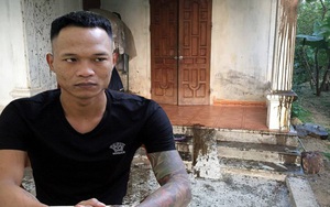 Đại ca giang hồ chỉ đạo đàn em mở nhạc đám ma, thắp hương và ném trứng thối để đòi tiền con nợ