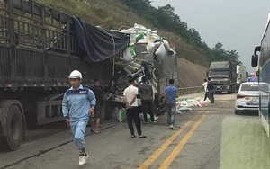 Ô tô đâm nhau trên cao tốc Nội Bài - Lào Cai, 3 người thương vong