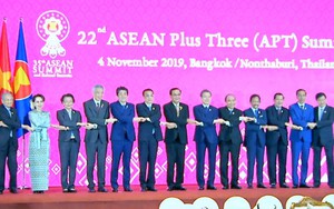 Tổng thống Duterte không chụp ảnh cùng các lãnh đạo ASEAN+3 vì bận đi vệ sinh