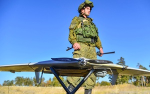 Bầy đàn UAV Nga ồ ạt tấn công cả đoàn xe quân sự: Kịch bản không thể chống đỡ!