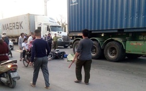 Hà Nội: Hai học sinh cấp 1 tử vong trong vụ va chạm với xe container