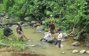 Người đàn ông chết dưới suối với vết chém trên cổ ở Yên Bái: Đang làm thuê cùng em trai thì bỏ về nhà