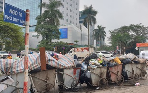 Rác thải ùn ứ ở nội thành Hà Nội sau khi dân Sóc Sơn chặn xe rác