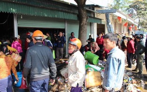 Cháy cửa hàng tạp hóa, hàng trăm người dân xông vào cứu hàng hóa giúp chủ nhà