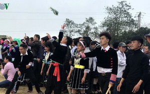 Tưng bừng sắc xuân trong lễ hội Gầu Tào