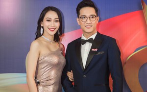 Á hậu Vân Quỳnh được khen ngợi khi làm MC trong đêm Gala Cúp chiến thắng 2018