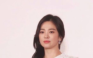 Song Hye Kyo xuất hiện với diện mạo khác lạ, lần đầu đưa ra tuyên bố khiến fan khá ngỡ ngàng