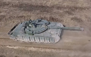 "Áo giáp" siêu độc đáo trang bị cho tăng T-80BVM, áp dụng được cho cả T-90S/SK?