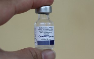 Vụ cháu bé 2 tháng tuổi tử vong sau khi tiêm vắc xin ComBe Five: Mổ tử thi tìm nguyên nhân