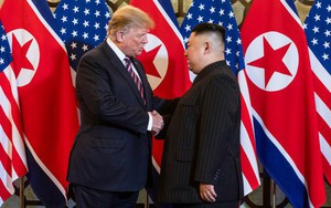 Thượng đỉnh Mỹ-Triều ngày 1: Tổng thống Trump "rất vinh dự được ở cạnh Chủ tịch Kim tại Việt Nam"