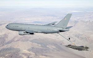 Máy bay KC-46A lần đầu tiếp nhiên liệu trên không cho máy bay tàng hình F-35