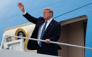 Tổng thống Donald Trump vẫy tay chào Việt Nam, Không lực Một cất cánh rời Nội Bài