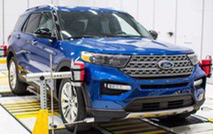 Bật mí cách Ford biến Explorer 2020 thành "rạp phim" 4 bánh