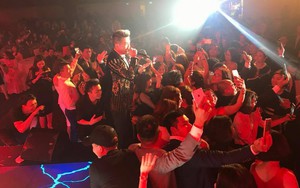 Khán giả níu kéo, hôn hít nhiều khi hát event, Mr Đàm viết tâm thư cho "ông bà chủ hay mướn em hát"