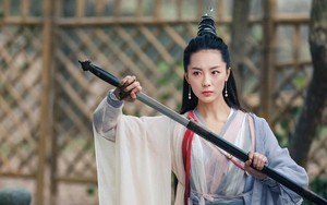"Tân Ỷ thiên": Đến cả ác nữ gian tà nhất phái Nga Mi mà cũng xinh đẹp thế này đây